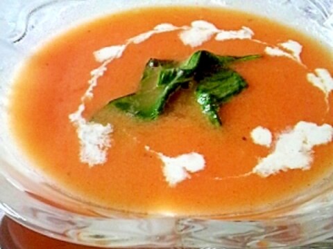 冷たいトマトのスープ